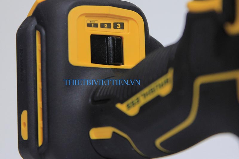 Thương hiệu DeWalt Xuất xứ Mexico Model DCF845N-B1 Điện áp: 18V/20V Max Đầu lắp mũi vít: 1/4'' (6.25mm) Lực siết: 206Nm Chiều dài: 130mm Tốc độ không tải: 3400 vòng/phút Tốc độ đập: 0-4200 l/p