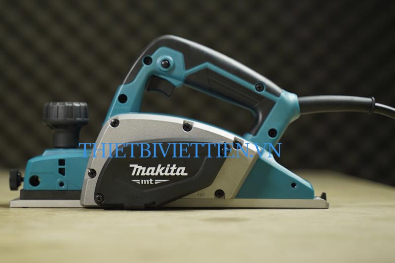 Máy bào gỗ Makita M1901B